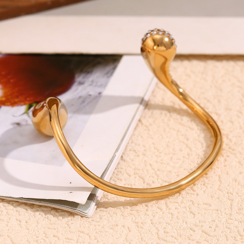 Curved Pavé Teardrop Cuff