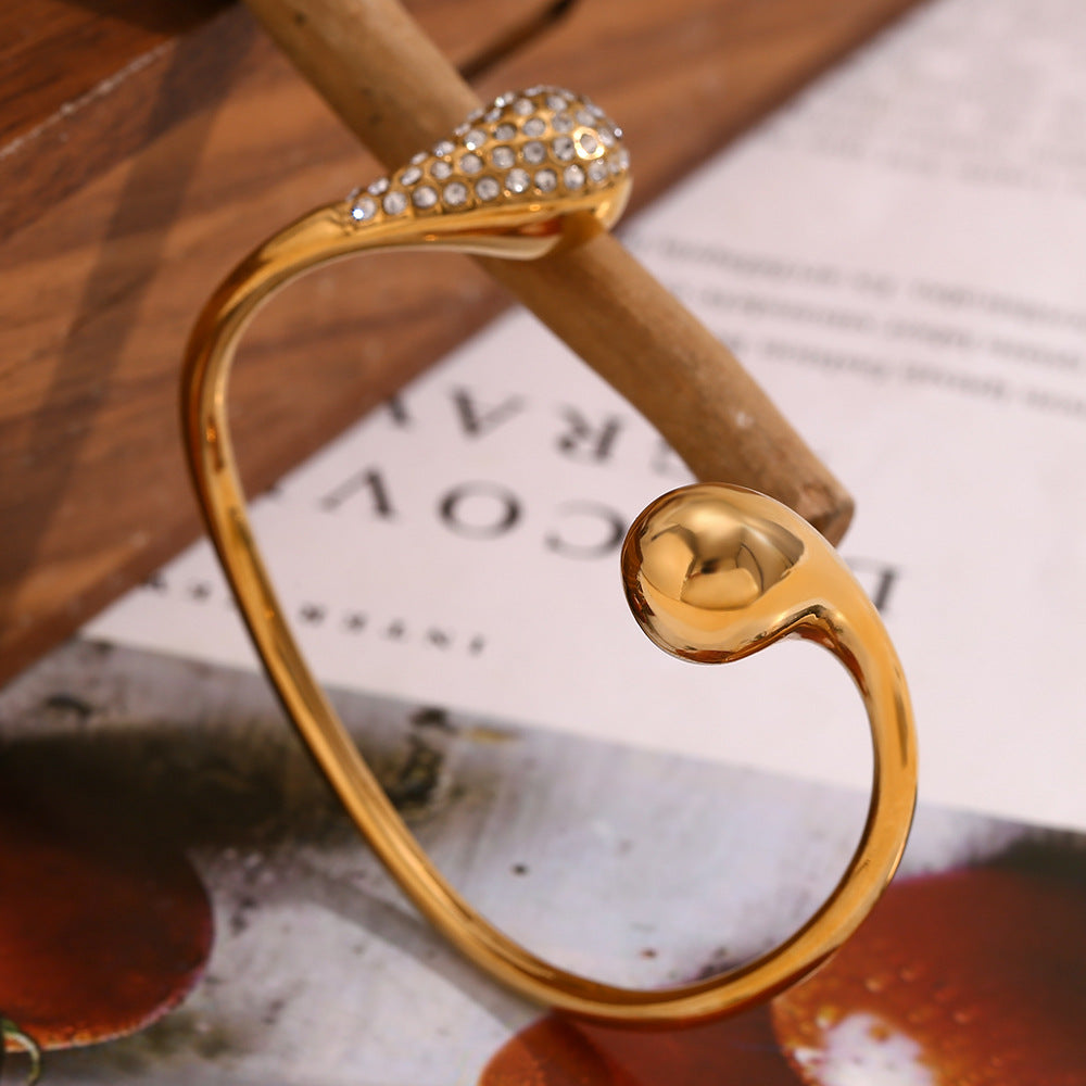 Curved Pavé Teardrop Cuff