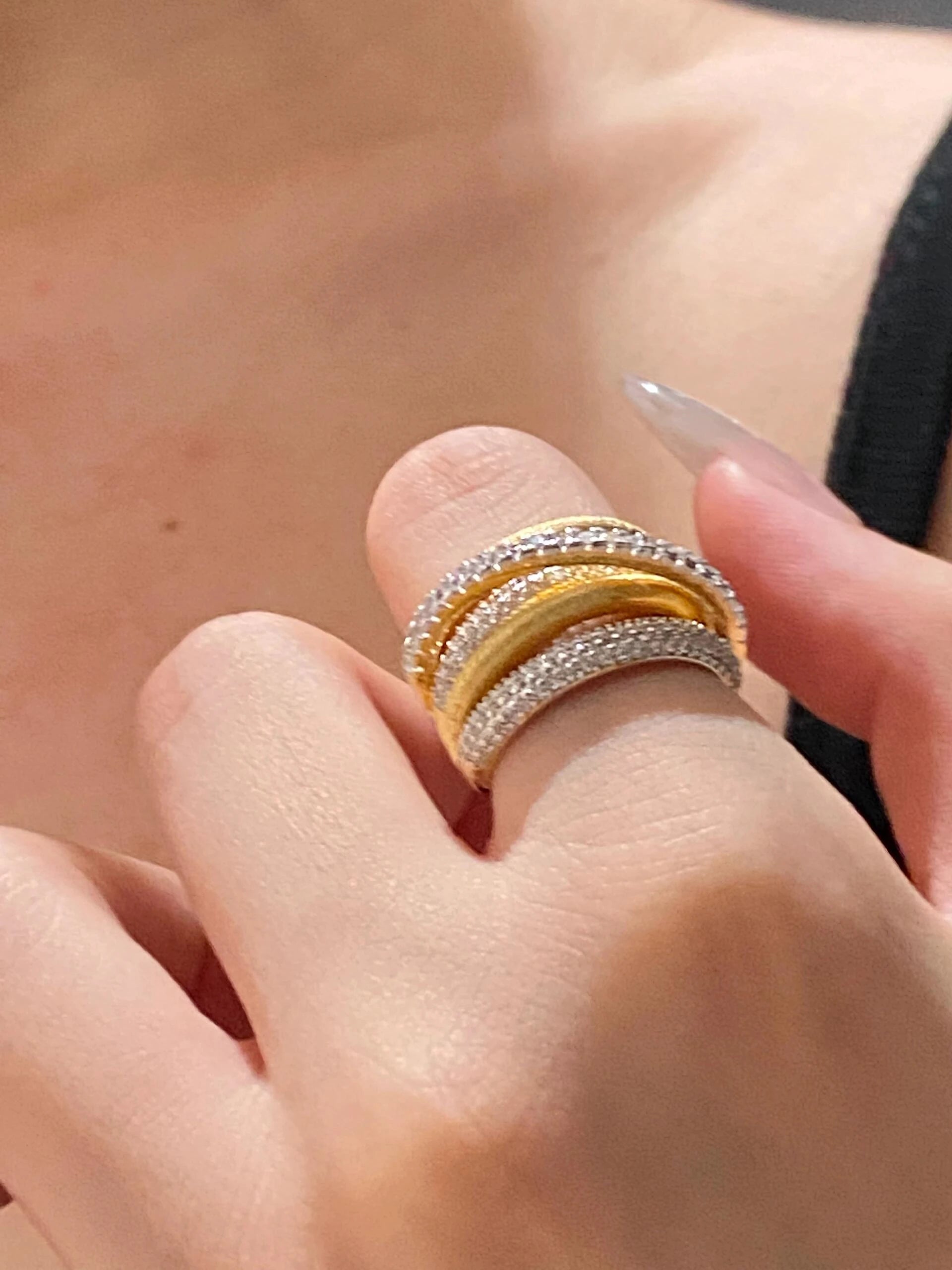 Geometric Intertwined Ring